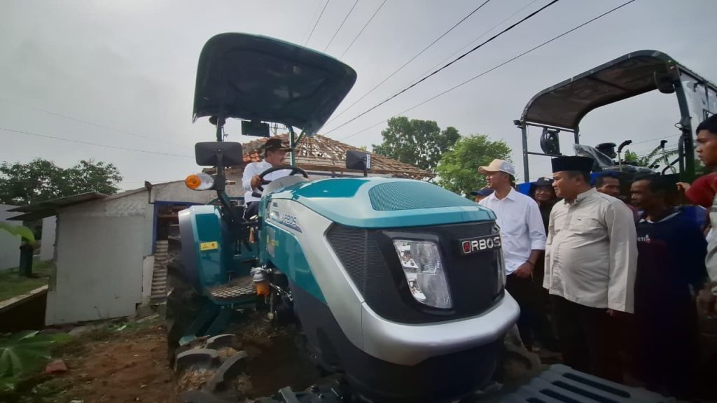 Bupati Sumedang Salurkan Bantuan Pertanian Rp12,5 Miliar untuk Ujungjaya