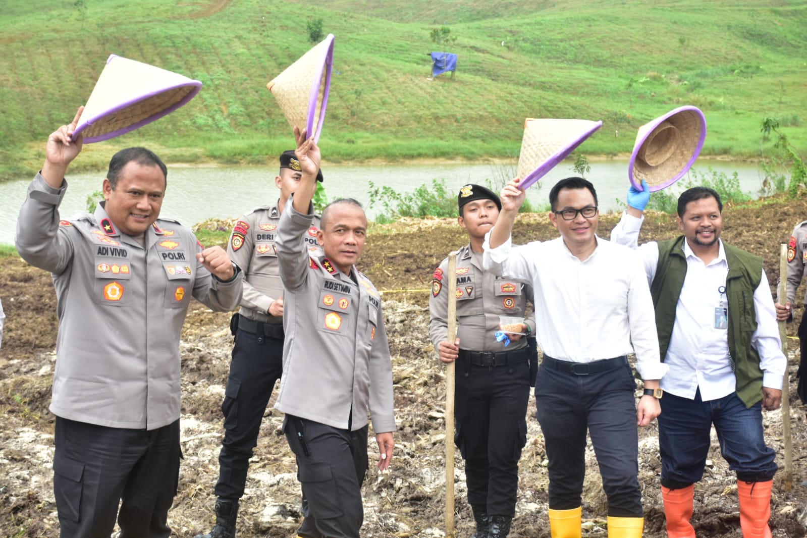 Kapolda Jabar Tanam Jagung di Sumedang, Polri Gaspol Dukung Swasembada Pangan Nasional