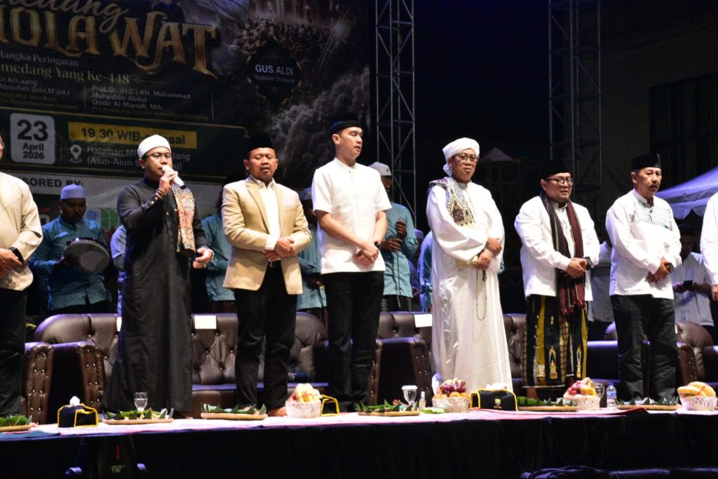 Lantunan Sholawat Menggema di Alun-Alun Sumedang, Ribuan Warga Hadiri “Sumedang Bersholawat”