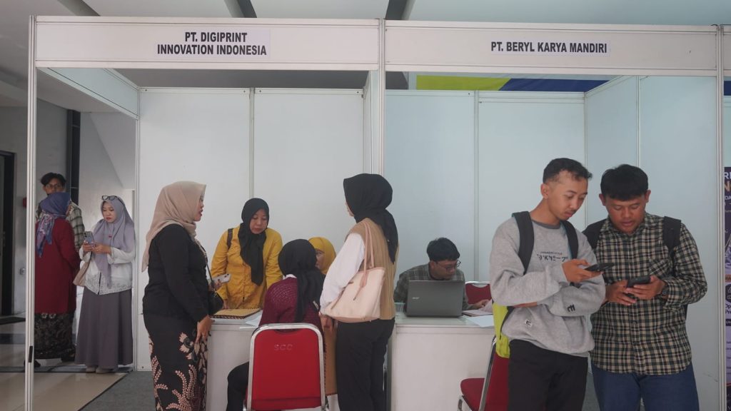 Job Fair Sumedang Sediakan 2.750 Lowongan, Ribuan Pencari Kerja Padati SCC